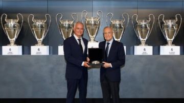 ريال مدريد يقدم مورينيو رسميا.. البرتغالي يوقع عقده الجديد ريال مدريد يقدم مورينيو رسميا.. البرتغالي يوقع عقده الجديد