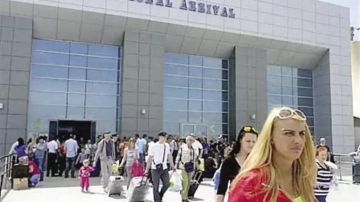 مطار الغردقة يستقبل 151 رحلة دولية اليوم.. أعلى معدل وصول خلال أسبوع مطار الغردقة يستقبل 151 رحلة دولية اليوم.. أعلى معدل وصول خلال أسبوع