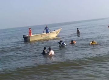 بسبب ارتفاع الأمواج.. منع نزول البحر بجمصة ورفع درجة الاستعداد وتأمين الشاطئ بمراكب الحسك بسبب ارتفاع الأمواج.. منع نزول البحر بجمصة ورفع درجة الاستعداد وتأمين الشاطئ بمراكب الحسك