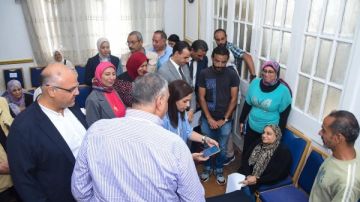 في لفتة إنسانية.. محافظ الإسكندرية يستجيب لمطلب سيدة من ذوي الإعاقة في لفتة إنسانية.. محافظ الإسكندرية يستجيب لمطلب سيدة من ذوي الإعاقة
