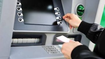 رسوم السحب النقدي من ماكينات الصراف الآلي ATM رسوم السحب النقدي من ماكينات الصراف الآلي ATM