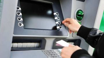 رسوم السحب من ماكينات ATM والحد الأقصى اليومي رسوم السحب من ماكينات ATM والحد الأقصى اليومي