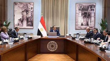 مدبولي ينهي الترتيبات الأخيرة لزيارة الرئيس الصيني إلى مصر مدبولي ينهي الترتيبات الأخيرة لزيارة الرئيس الصيني إلى مصر