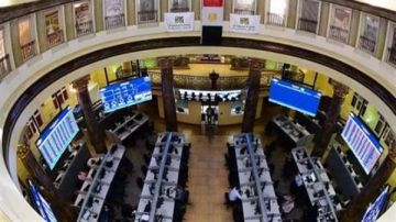 المصريون يستحوذون على 90.4 من تعاملات البورصة خلال أسبوع.. والأجانب الأكثر بيعا المصريون يستحوذون على 90.4 من تعاملات البورصة خلال أسبوع.. والأجانب الأكثر بيعا