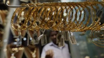 قفزة الذهب في مصر.. لماذا ارتفع عيار 21 بنسبة 5.92 خلال أسبوع؟ قفزة الذهب في مصر.. لماذا ارتفع عيار 21 بنسبة 5.92 خلال أسبوع؟