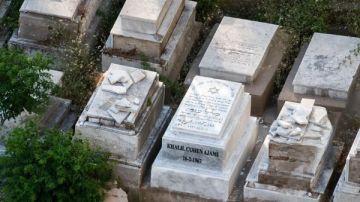 صفقة غير مسبوقة بين إسرائيل ولبنان.. تل أبيب تطلب نقل رفات يهود من بيروت مقابل الإفراج عن أسرى صفقة غير مسبوقة بين إسرائيل ولبنان.. تل أبيب تطلب نقل رفات يهود من بيروت مقابل الإفراج عن أسرى
