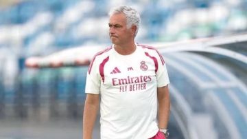 عقوبات وانضباط.. مورينيو يشعل الأجواء بقرارات حاسمة في ريال مدريد