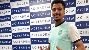 عمرو الحديدي: باب الأهلي مفتوح أمام حسام عبد المجيد للعودة من الاحتراف عمرو الحديدي: باب الأهلي مفتوح أمام حسام عبد المجيد للعودة من الاحتراف