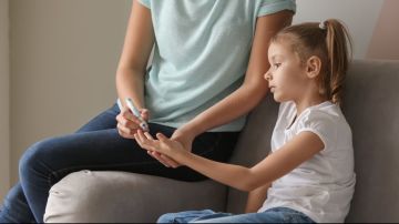 جميع الأنواع مستمرة.. هيئة الدواء تحسم الجدل بشأن وقف استيراد الأنسولين جميع الأنواع مستمرة.. هيئة الدواء تحسم الجدل بشأن وقف استيراد الأنسولين