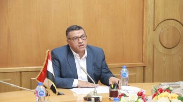 محافظ قنا يعلن تكريم المبلغين عن سيارات الكسح المخالفة محافظ قنا يعلن تكريم المبلغين عن سيارات الكسح المخالفة