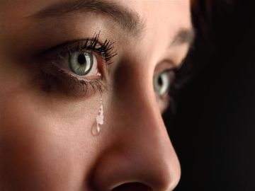 الحساسية نقطة ضعفها .. أبراج ترهقها أبسط المواقف الحساسية نقطة ضعفها .. أبراج ترهقها أبسط المواقف