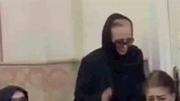 رحيل ياسمين سيف أبو النجا.. نجلاء فتحي تودع ابنتها الوحيدة في جنازة مؤثرة رحيل ياسمين سيف أبو النجا.. نجلاء فتحي تودع ابنتها الوحيدة في جنازة مؤثرة