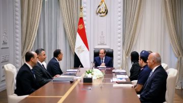 الرئيس السيسي يؤكد ضرورة تحقيق الاكتفاء الذاتي من السلع الاستراتيجية الرئيس السيسي يؤكد ضرورة تحقيق الاكتفاء الذاتي من السلع الاستراتيجية