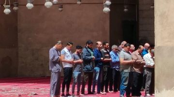 حكم النظر إلى السماء أثناء الصلاة.. علي جمعة يجيب حكم النظر إلى السماء أثناء الصلاة.. علي جمعة يجيب