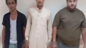 كشف ملابسات فيديو مشاجرة أكتوبر.. سائقان يعتديان على شخص بسبب خلافات مالية كشف ملابسات فيديو مشاجرة أكتوبر.. سائقان يعتديان على شخص بسبب خلافات مالية
