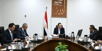 مدبولي يستعرض مع رئيس جهاز تنمية المشروعات الرؤية الاستراتيجية وخطة التحرك خلال الفترة المقبلة مدبولي يستعرض مع رئيس جهاز تنمية المشروعات الرؤية الاستراتيجية وخطة التحرك خلال الفترة المقبلة