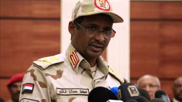 صلته بإسرائيل قوية.. تقرير يكشف عن اتصالات سرية بين حميدتي وتل أبيب خلال حرب السودان صلته بإسرائيل قوية.. تقرير يكشف عن اتصالات سرية بين حميدتي وتل أبيب خلال حرب السودان