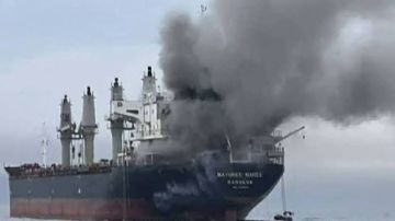 استهداف سفينة بمقذوف مجهول أثناء عبورها مضيق هرمز استهداف سفينة بمقذوف مجهول أثناء عبورها مضيق هرمز
