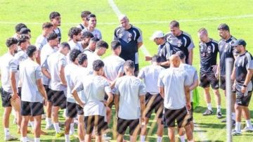 تغييرات بالجملة في الأهلي قبل الموسم الجديد.. من رحل عن القلعة الحمراء؟