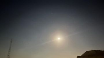 الخسوف بدأ الآن.. القمر يختفي جزئيا من سماء مصر في مشهد نادر بث مباشر الخسوف بدأ الآن.. القمر يختفي جزئيا من سماء مصر في مشهد نادر بث مباشر
