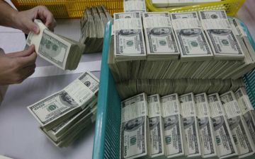 سعر الدولار مقابل الجنيه المصري في 11 بنكا مع بداية تعاملات اليوم الأحد سعر الدولار مقابل الجنيه المصري في 11 بنكا مع بداية تعاملات اليوم الأحد
