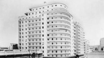 عمارة الإيموبيليا .. حكاية مبنى تاريخي في قلب القاهرة وحقيقة شائعات الهدم عمارة الإيموبيليا .. حكاية مبنى تاريخي في قلب القاهرة وحقيقة شائعات الهدم