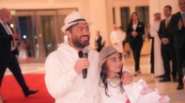 تامر حسني يغني مع ابنته تاليا في حفل رأس الحكمة.. ولحظة تخطف الأنظار تامر حسني يغني مع ابنته تاليا في حفل رأس الحكمة.. ولحظة تخطف الأنظار