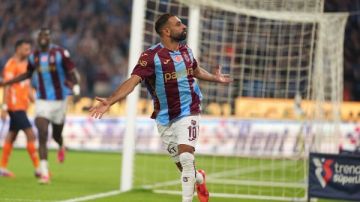 رئيس بلدية طرابزون: محمد صلاح يمكن أن يكون سفيرا للعلاقات بين مصر وتركيا رئيس بلدية طرابزون: محمد صلاح يمكن أن يكون سفيرا للعلاقات بين مصر وتركيا