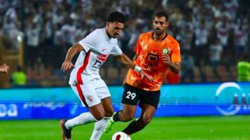 العارضة تنقذ الزمالك.. والبلعوطي يتصدى لقذيفة عدي الدباغ أمام البنك الأهلي العارضة تنقذ الزمالك.. والبلعوطي يتصدى لقذيفة عدي الدباغ أمام البنك الأهلي