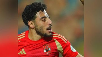 الأهلي يعلن صفقة عودة أكرم توفيق.. اللاعب ينهي إجراءات سفره إلى معسكر إسبانيا الأهلي يعلن صفقة عودة أكرم توفيق.. اللاعب ينهي إجراءات سفره إلى معسكر إسبانيا