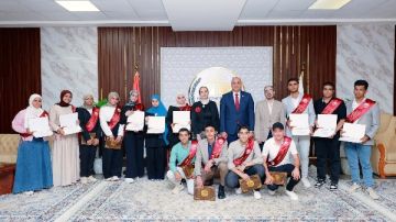 رئيس جامعة مدينة السادات يكرم أوائل كلية الطب البشري رئيس جامعة مدينة السادات يكرم أوائل كلية الطب البشري