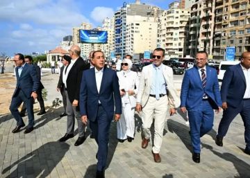 رئيس مجلس الوزراء يتفقد مشروع تطوير كورنيش الإسكندرية رئيس مجلس الوزراء يتفقد مشروع تطوير كورنيش الإسكندرية