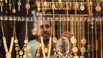 سعر الذهب عيار 24 يتراجع 20 جنيها اليوم الثلاثاء.. وعيار 21 يسجل 6615 جنيها