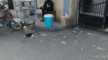 بالفيديو والصور.. سيدة تتلقى العلاج على بوابة مستشفى حكومي بالقليوبية: مش عايزين يعالجوني عشان اشتريت العلاج من بره بالفيديو والصور.. سيدة تتلقى العلاج على بوابة مستشفى حكومي بالقليوبية: مش عايزين يعالجوني عشان اشتريت العلاج من بره