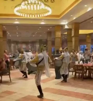 الطبل والمزمار البلدي يجذب السائحين بمنتجعات شرم الشيخ الطبل والمزمار البلدي يجذب السائحين بمنتجعات شرم الشيخ