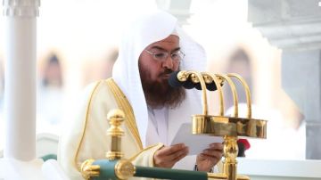 خطيب المسجد الحرام : محبة النبي ليست بالمظاهر والشكليات خطيب المسجد الحرام : محبة النبي ليست بالمظاهر والشكليات