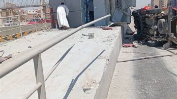 اصطدام سيارة بمحطة الأتوبيس الترددي في بهتيم اصطدام سيارة بمحطة الأتوبيس الترددي في بهتيم