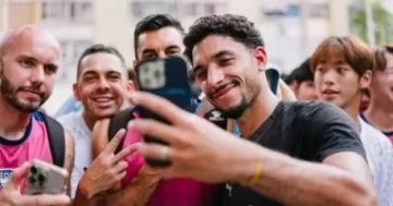 مرموش يخطف الأنظار في جولة مانشستر سيتي الآسيوية بصور تذكارية مع الجماهير مرموش يخطف الأنظار في جولة مانشستر سيتي الآسيوية بصور تذكارية مع الجماهير