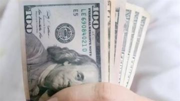 وصل 49 جنيها.. سعر الدولار يشهد تراجعا كبيرا اليوم السبت وصل 49 جنيها.. سعر الدولار يشهد تراجعا كبيرا اليوم السبت