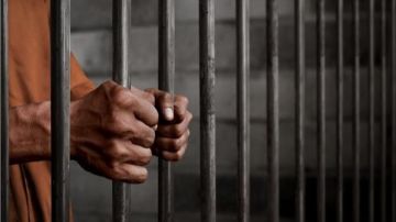 ضبط 3 عاطلين لقيامهم بسرقة صاحب محل ملابس وإصابته بجرح نافذ في شبرا الخيمة ضبط 3 عاطلين لقيامهم بسرقة صاحب محل ملابس وإصابته بجرح نافذ في شبرا الخيمة