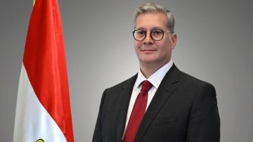 وزير البترول يثمن تأسيس شركة الفجيرة العلمين للنفط والغاز لإنشاء منطقة لوجيستية بميناء الحمراء وزير البترول يثمن تأسيس شركة الفجيرة العلمين للنفط والغاز لإنشاء منطقة لوجيستية بميناء الحمراء