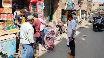 حملات مكثفة لإزالة الإشغالات بشوارع الشرقية حملات مكثفة لإزالة الإشغالات بشوارع الشرقية