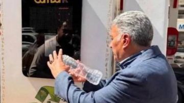 رزقهم بين أكوام القمامة.. حكاية النباشين في مصر من البداية إلى الماكينات الذكية رزقهم بين أكوام القمامة.. حكاية النباشين في مصر من البداية إلى الماكينات الذكية