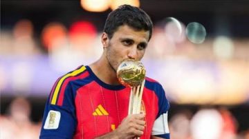 رومانو: رودري يقترب من برشلونة ويبتعد عن ريال مدريد في سباق الميركاتو رومانو: رودري يقترب من برشلونة ويبتعد عن ريال مدريد في سباق الميركاتو