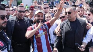 محمد صلاح يقلب موازين طرابزون.. قفزة قياسية في مبيعات القمصان والتذاكر