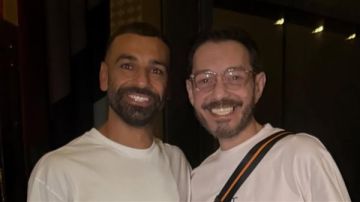 أنا والأسطورة .. أحمد زاهر يفاجئ محمد صلاح في تركيا وروجينا توثق لحظة الهدف أنا والأسطورة .. أحمد زاهر يفاجئ محمد صلاح في تركيا وروجينا توثق لحظة الهدف