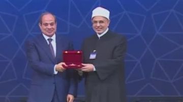 السيسي يكرم 7 شخصيات في احتفالية المولد النبوي الشريف.. بينهم نموذج مصري ملهم في طلب العلم