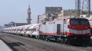 عطل مفاجئ يضرب قطار 976 بمحطة المنيا.. فصل العربة رقم 9 وتركيب بديلة عطل مفاجئ يضرب قطار 976 بمحطة المنيا.. فصل العربة رقم 9 وتركيب بديلة