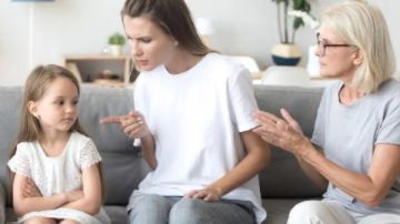 10 ردود ذكية تمنع الآخرين من التدخل في تربية أطفالك دون إحراج 10 ردود ذكية تمنع الآخرين من التدخل في تربية أطفالك دون إحراج