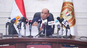 وزير العمل يطلق القواعد العامة للائحة تنظيم العمل بشركات القطاع الخاص وزير العمل يطلق القواعد العامة للائحة تنظيم العمل بشركات القطاع الخاص
